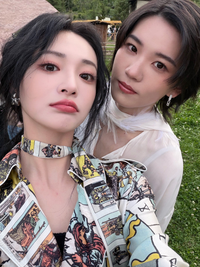 周洁琼vogue晚宴到处集邮周洁琼社交达人来的周洁琼真的是妥妥的就是社牛了吧