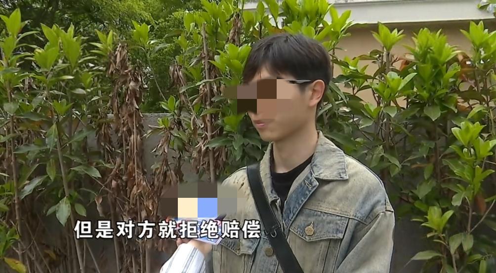 男子网购8399元手机被HR私自拆封，找其理论维权反被公司辞退。杭州的小李，