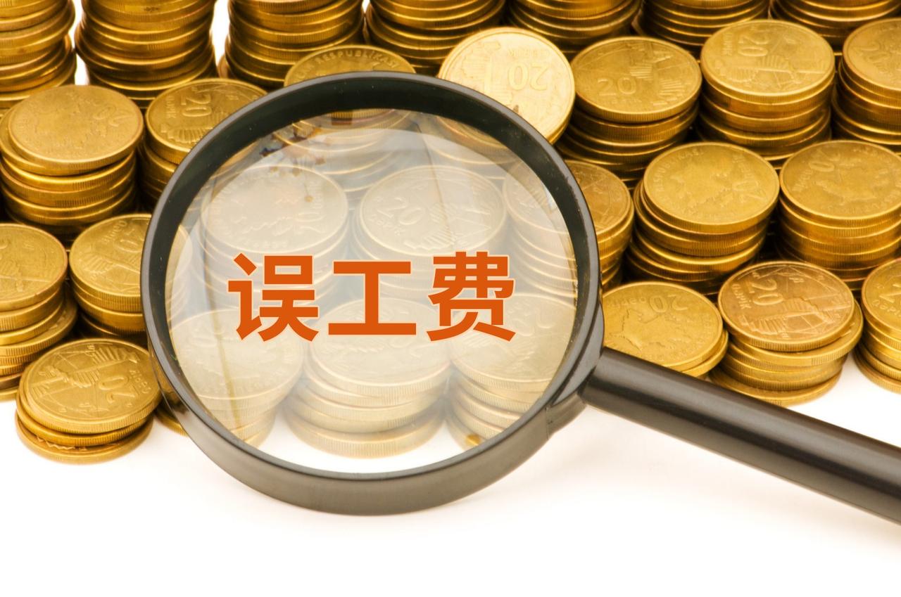 “小仙女碰不得？”北京，一名大学生在地铁上不慎摔倒，腿部不慎碰到了一名女乘客的腿