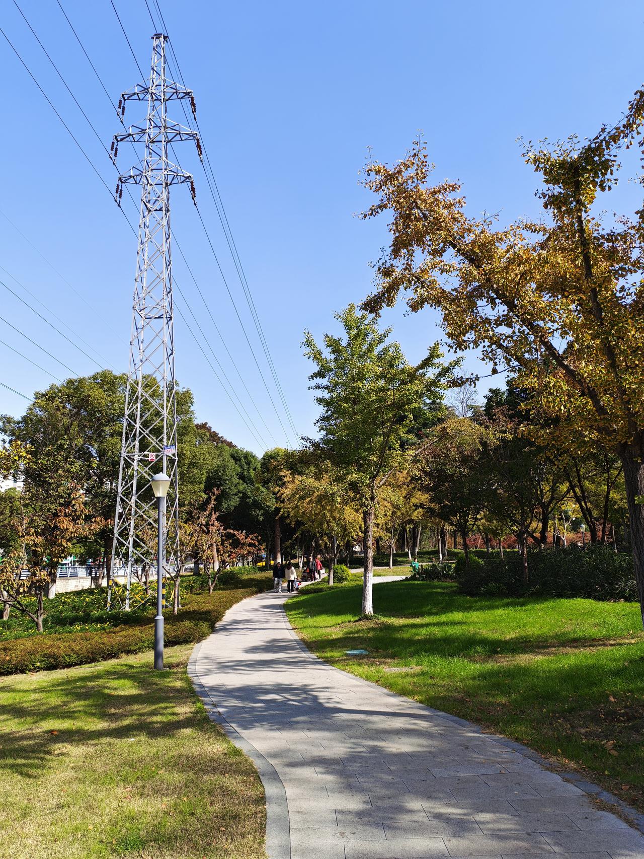我国由于幅员辽阔，地域广大，因而虽然大都有春夏秋冬四个季节，但南北方地区的季节气