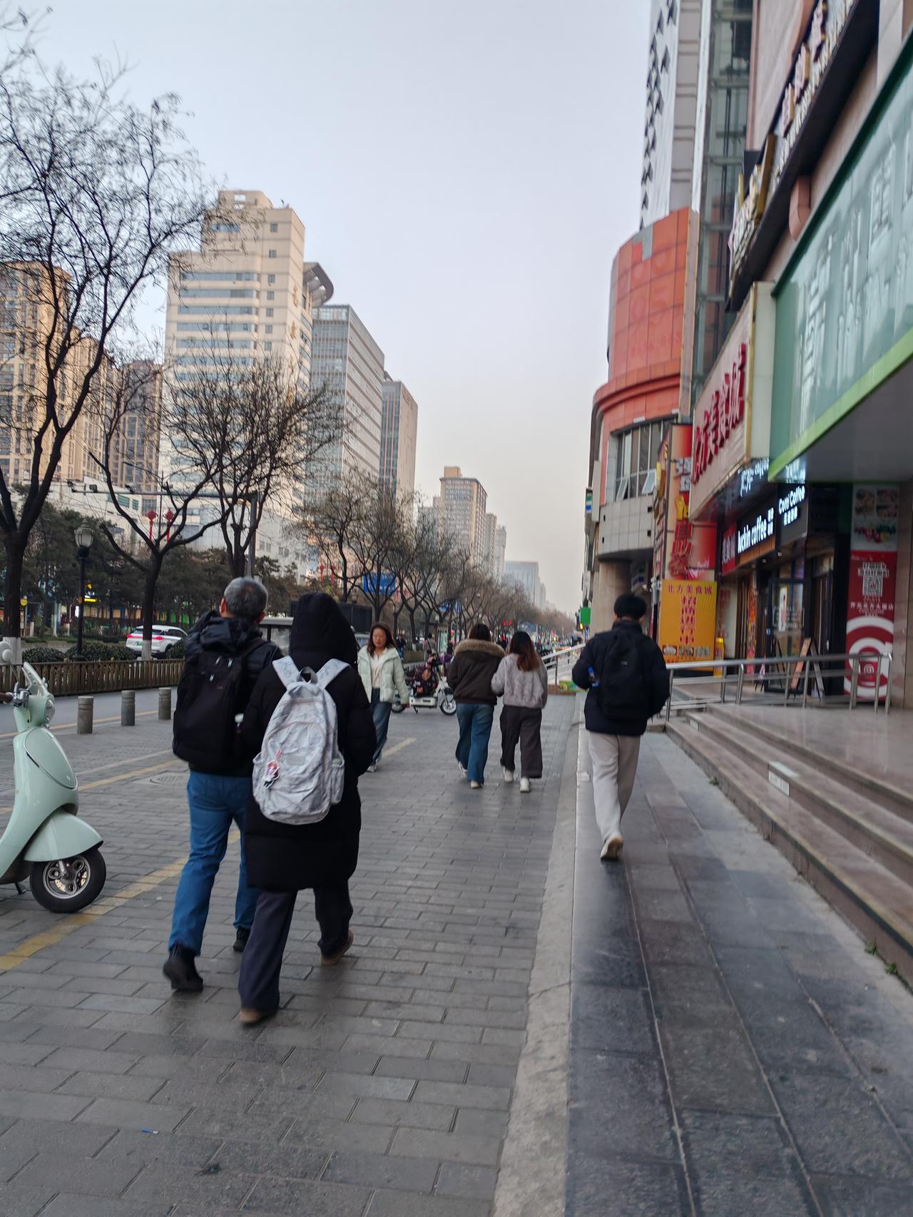 当下“尽孝”二字需要重新定义随着老龄化的到来，养老问题受到了广泛关注，子女的尽