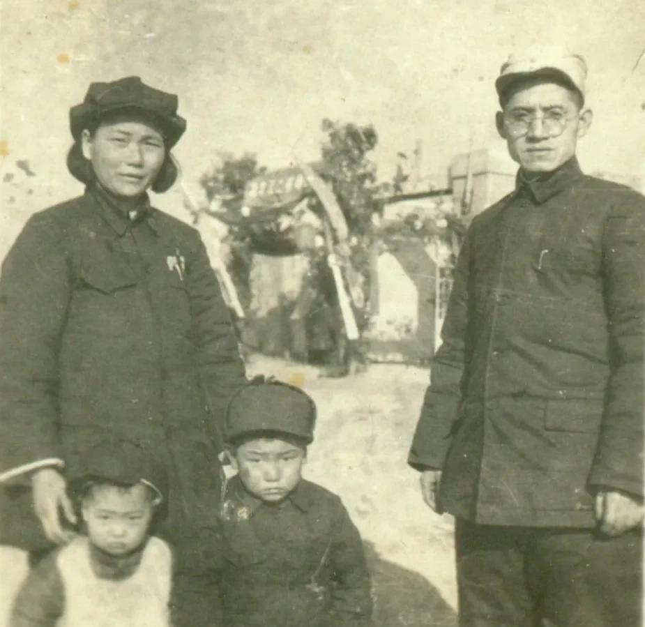 1937年，太原兵工厂的刘贵福，听说八路军打了胜仗，就带16个工友投奔八路军，谁