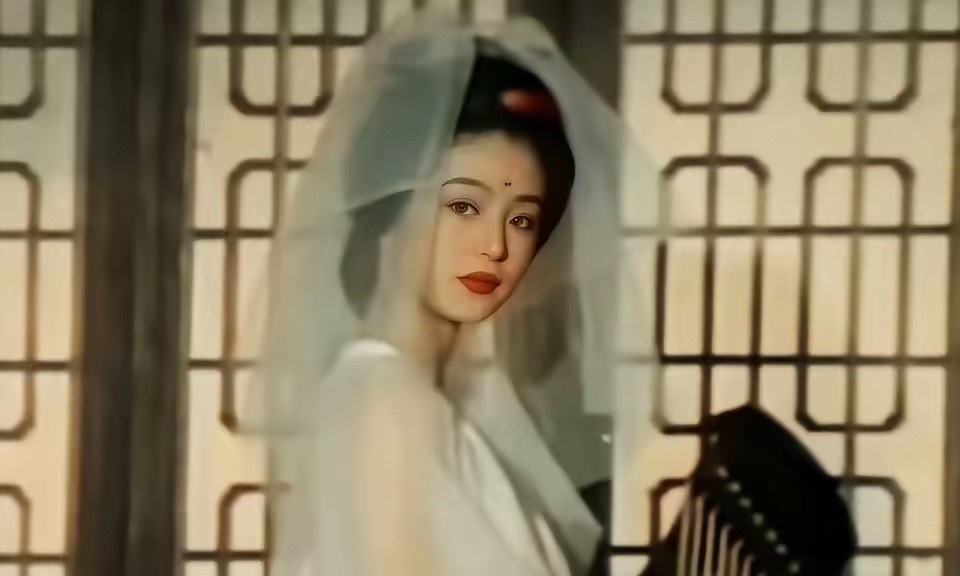 于正居然拿林青霞给赵晴抬咖，让赵晴拍了一组林青霞仿妆照，引网友反感后，又把图文给