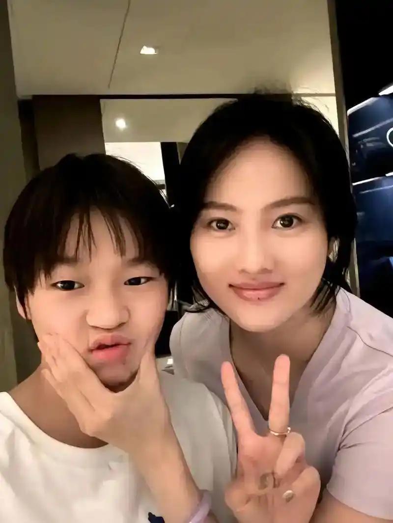 【陈若琳仍担任全红婵的国家队主管教练】2025年12月底她赴京是私人行程，仅回国