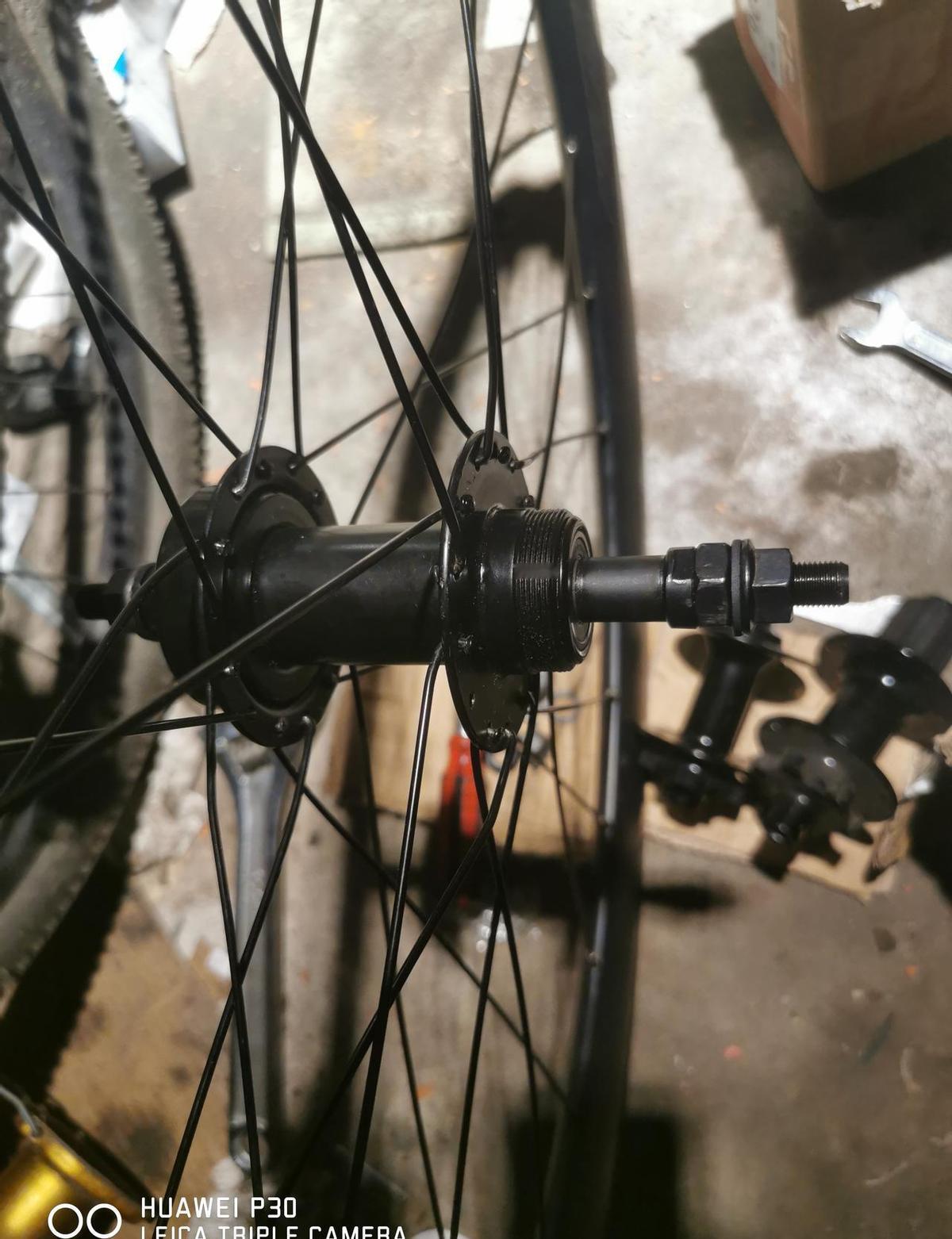 你换轮圈发现两个标着能装28mm轮胎的圈，实际宽度差了3.6mm，这事儿不奇怪。