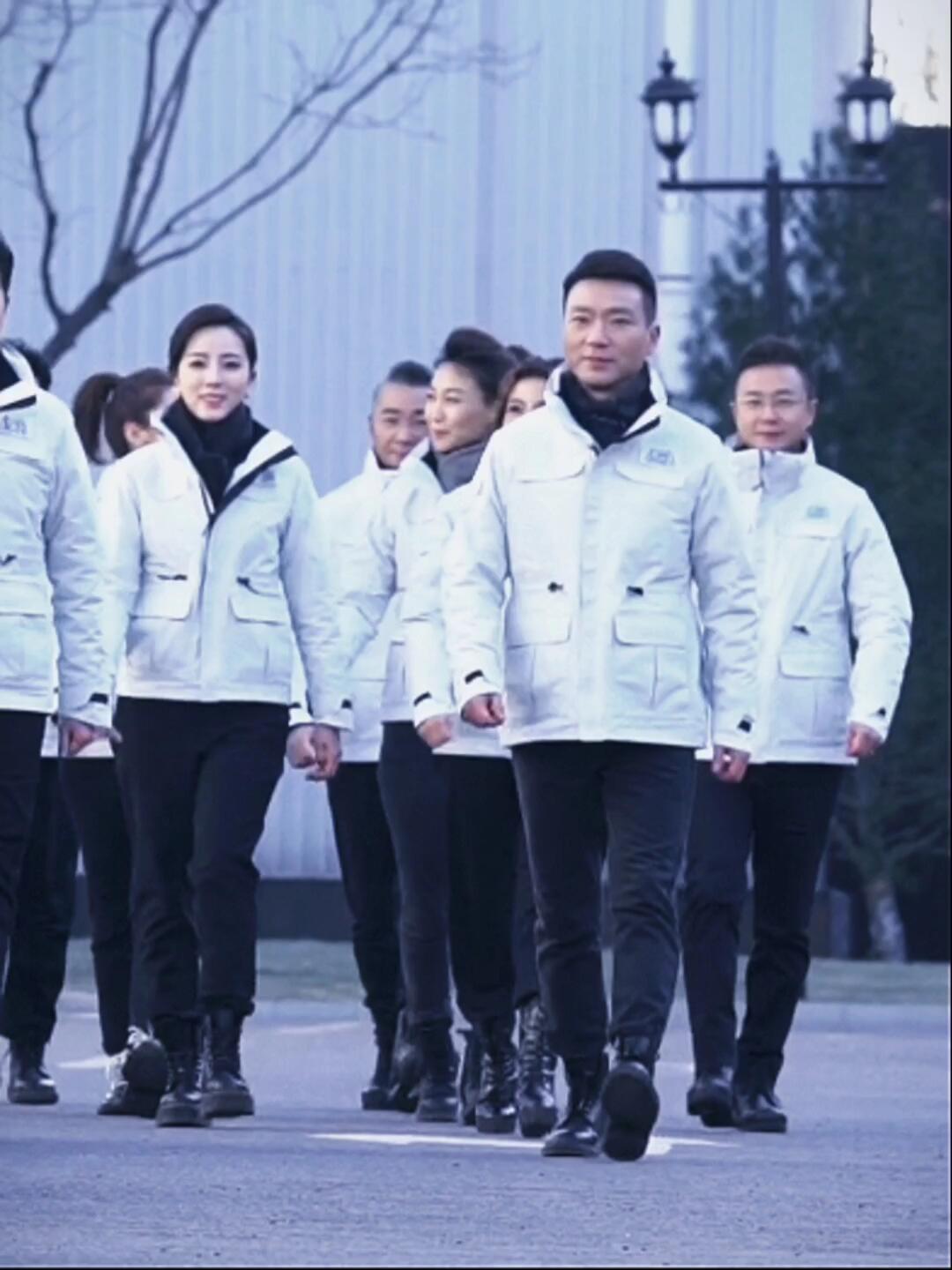 康辉老师太权威了，真的就是有知识和能力，优秀的主持人，谁不知道他！李思思还在，