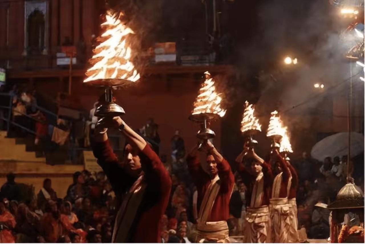 公元843年，唐武宗下了一道密令：杀光全国摩尼教徒。但杀法很特别，先给他们剃光头