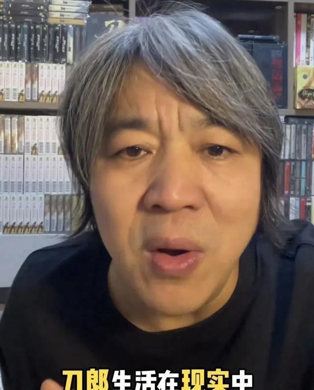 苏柳发布一小时视频喊话刀郎。刀迷几乎一边倒反对。乐评人郭志凯公开怒斥她“与全国刀