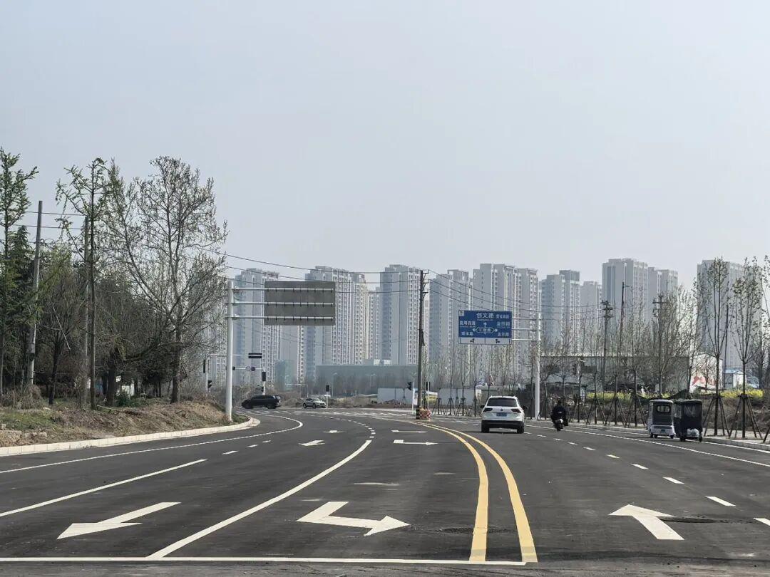 郑州围挡治理见成效！又一重要道路全线通车→从郑州市城管局获悉，随着最后一段施工