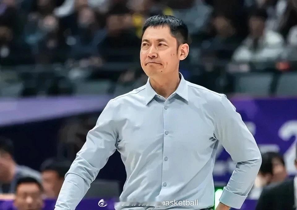这是意料之中的消息，张庆鹏在带队无缘季后赛之后将离任北京北控主教练一职，北控俱乐