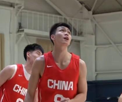 一起进步！庞峥麟谈徐杰：“跟徐杰一起训练。”“对我来说是一种提升。”