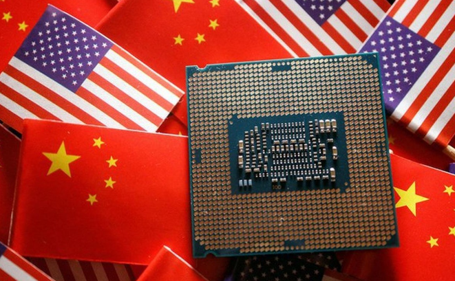 现在是各凭本事了！中国卡稀土，美国卡芯片，两边都知道弄不死对方，但就是憋着一口气