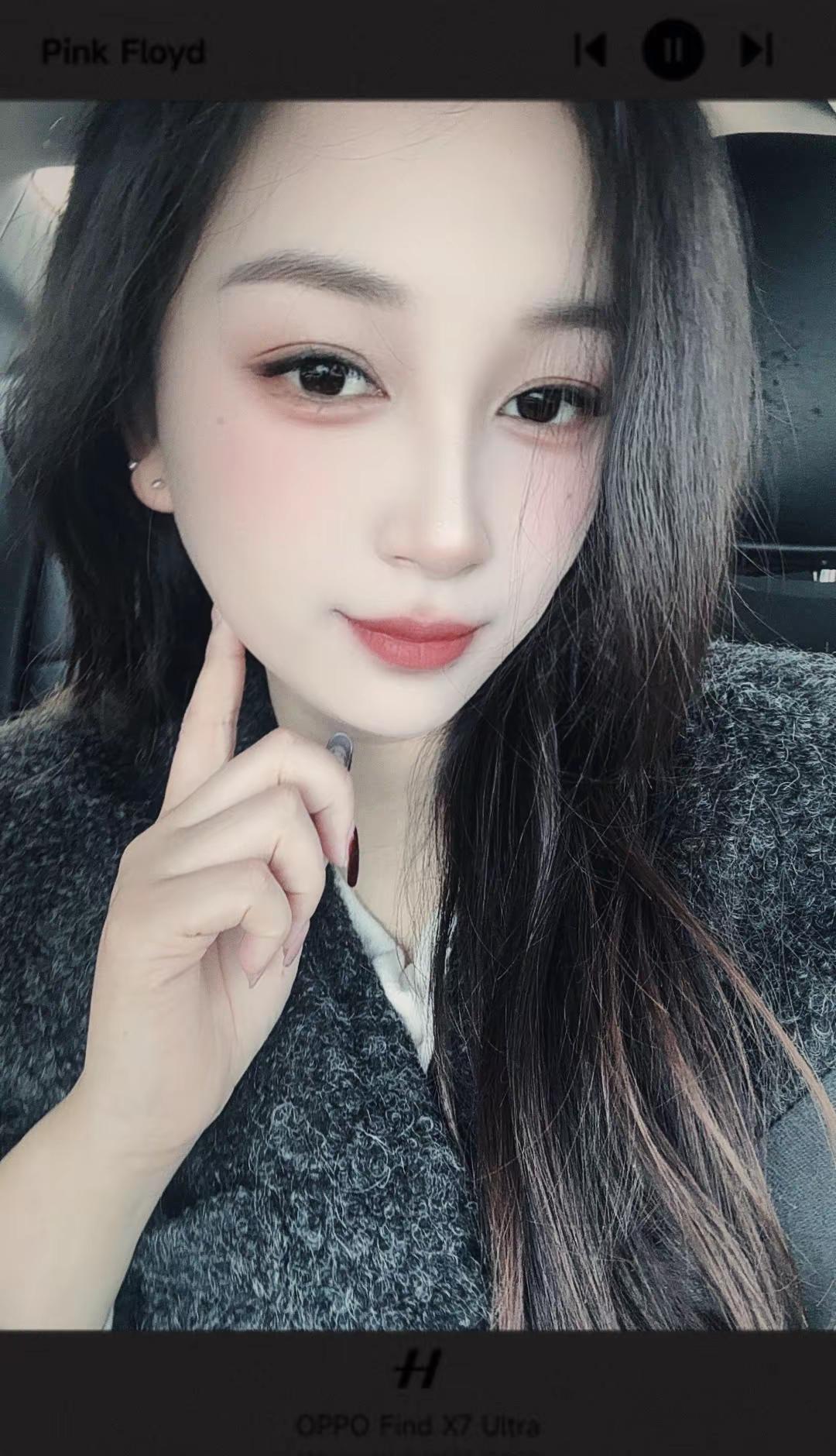 随性洒脱，不喜欢讨好谁，也不会看不起谁，众生平等，至于我你怎么看我，无所谓