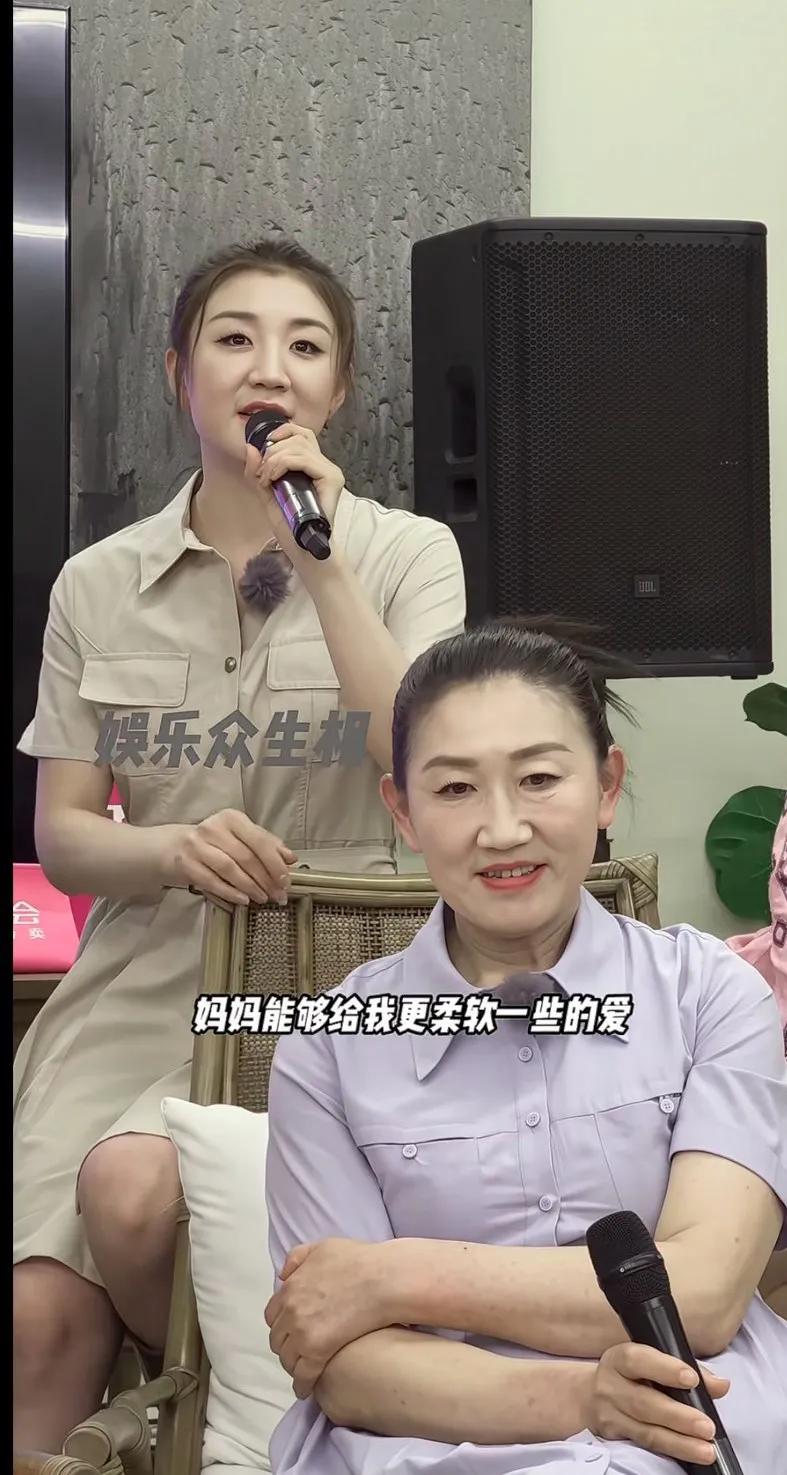 陈梦说如果穿越回去希望妈妈多点柔软的爱！最后笑容好治愈！鼻子跟她妈妈的一样，