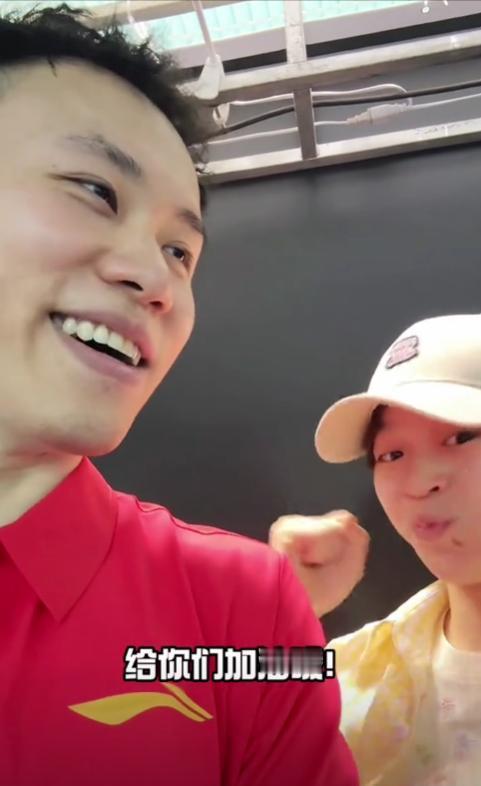 全红婵退赛后首现身，戴着帽子很低调，回应伤病和接下来打算，接下来的全妹会如何发展