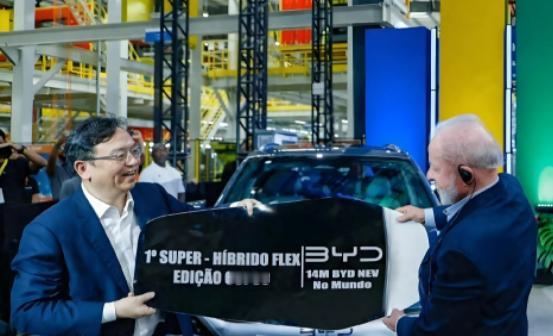 一个巴西部长，非要封杀中国车企比亚迪，结果48小时内，他自己先被总统炒了鱿鱼。这