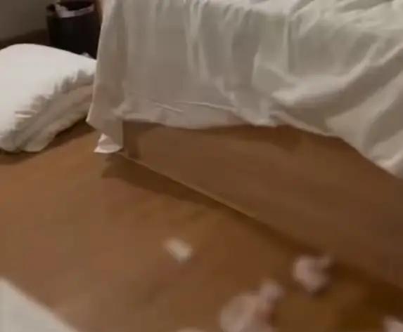 湖南，男子入住了酒店后感觉有些寂寞，就喊来了一个女技师，支付700元后要求女子提