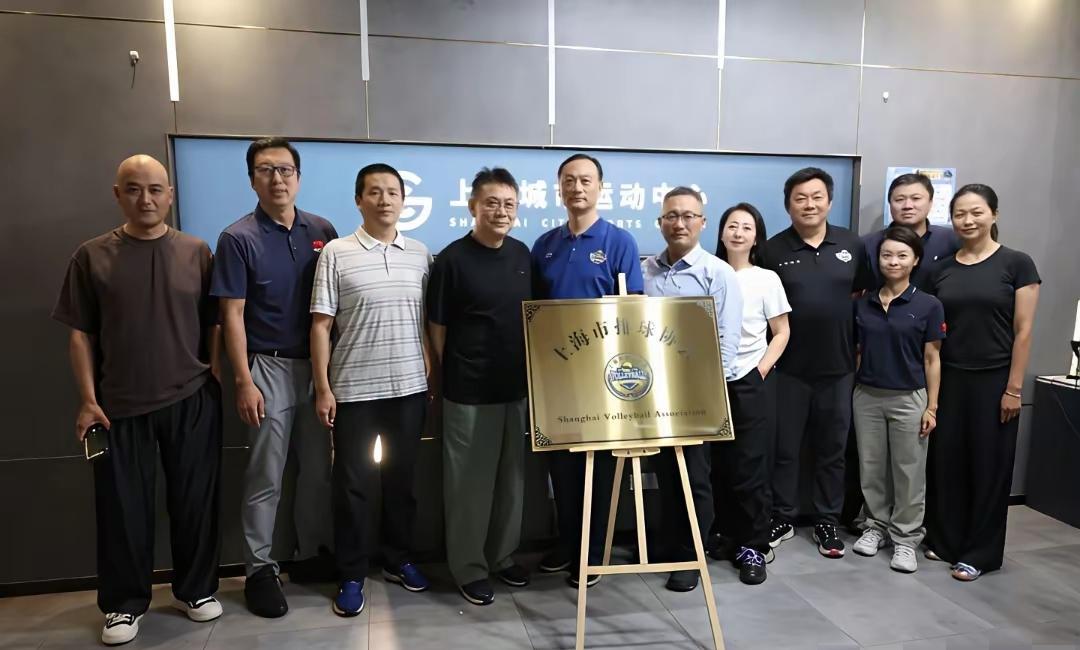 比赵勇好多少？据说蔡斌又现身于上海排球协会于召开第十一届理事会第四次会议，中国