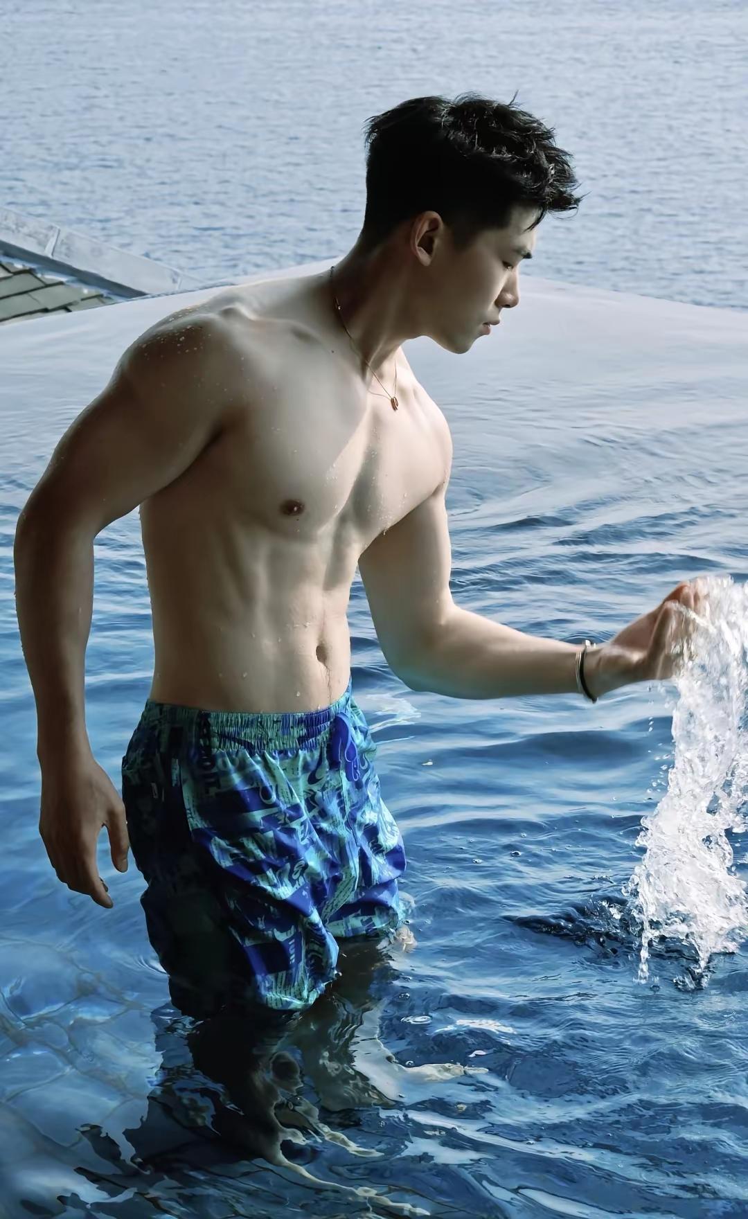 春日生活打卡季天气一好，整座城市都像进入了“运动模式”。路边的球场、操场、健身角