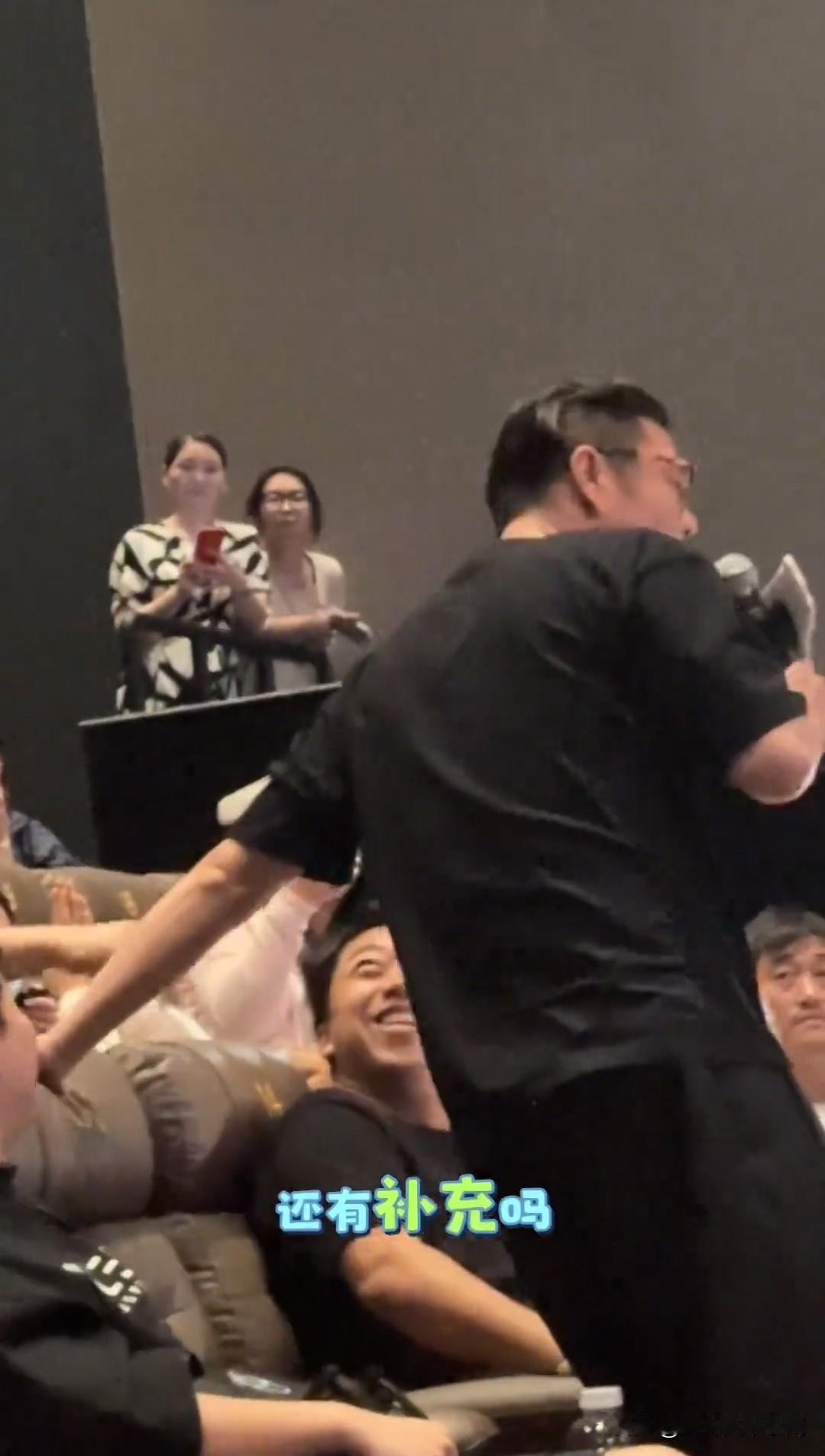 黄渤和沈腾隔空“互斗”[笑着哭][笑着哭][笑着哭]腾哥说把黄渤这个角色让给他，他能演