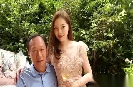 特朗普嘴里的“世界第八大奇迹”，最后连个响儿都没听见，就当废品给卖了。郭台铭当