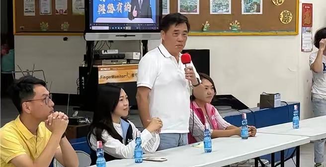 郝龙斌向洪秀柱伸出橄榄枝！29日上午，郝龙斌在高雄与党员座谈时表态，若当选党主席