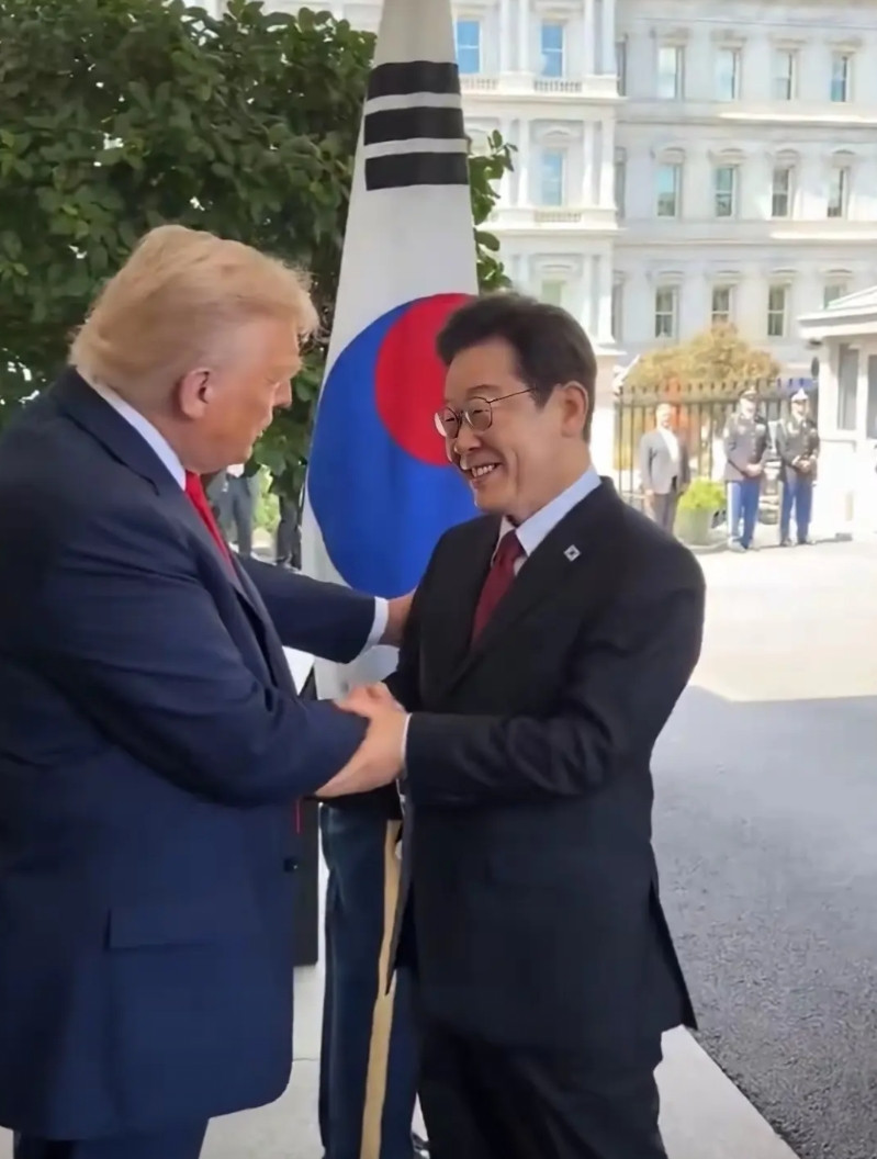 “噩梦已醒！”被美拘留300多名韩国人终于哭着回家了。当很多人打破天窗想去美