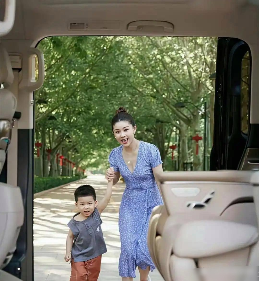 很好奇，王雷和李小萌都不是特别高产演员，平时的生活。这种生活靠什么支撑呢？难道是