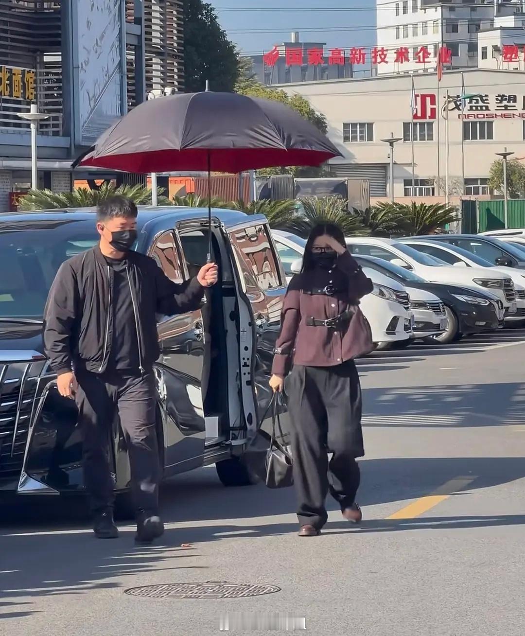 谁把虞书欣的丑衣服都扔了去啊