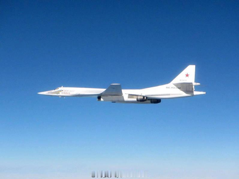 白天鹅的战场咆哮：图-160轰炸机实战效能与战略价值解析在俄罗斯“三位一体