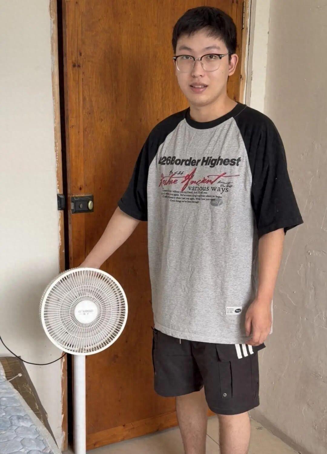 22岁杭漂小伙2天没出门！75岁房东奶奶察觉不对劲，端来7个菜还有电风扇、电饭煲