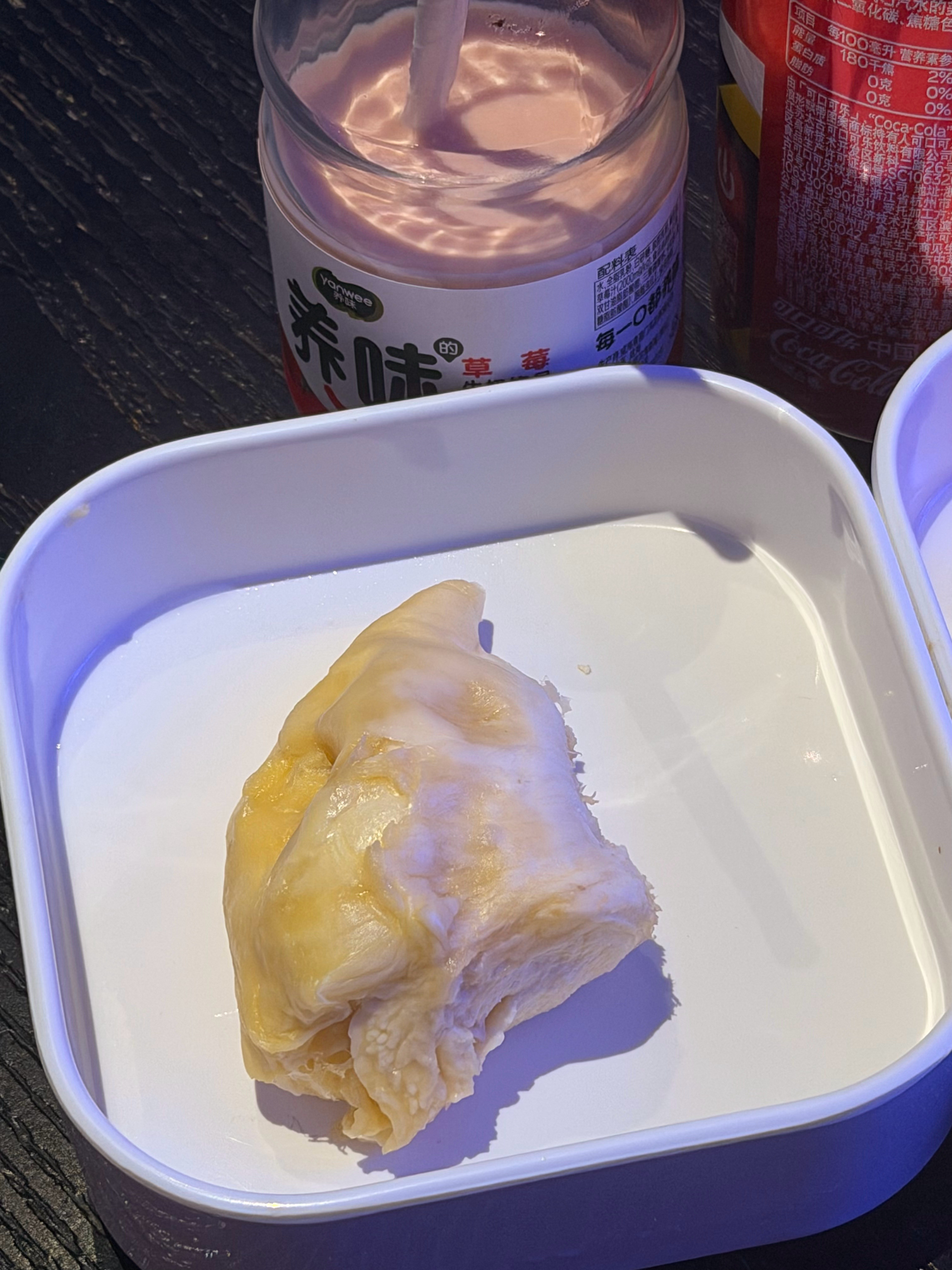 这是我第三次尝试榴莲还是比我想象中的难吃