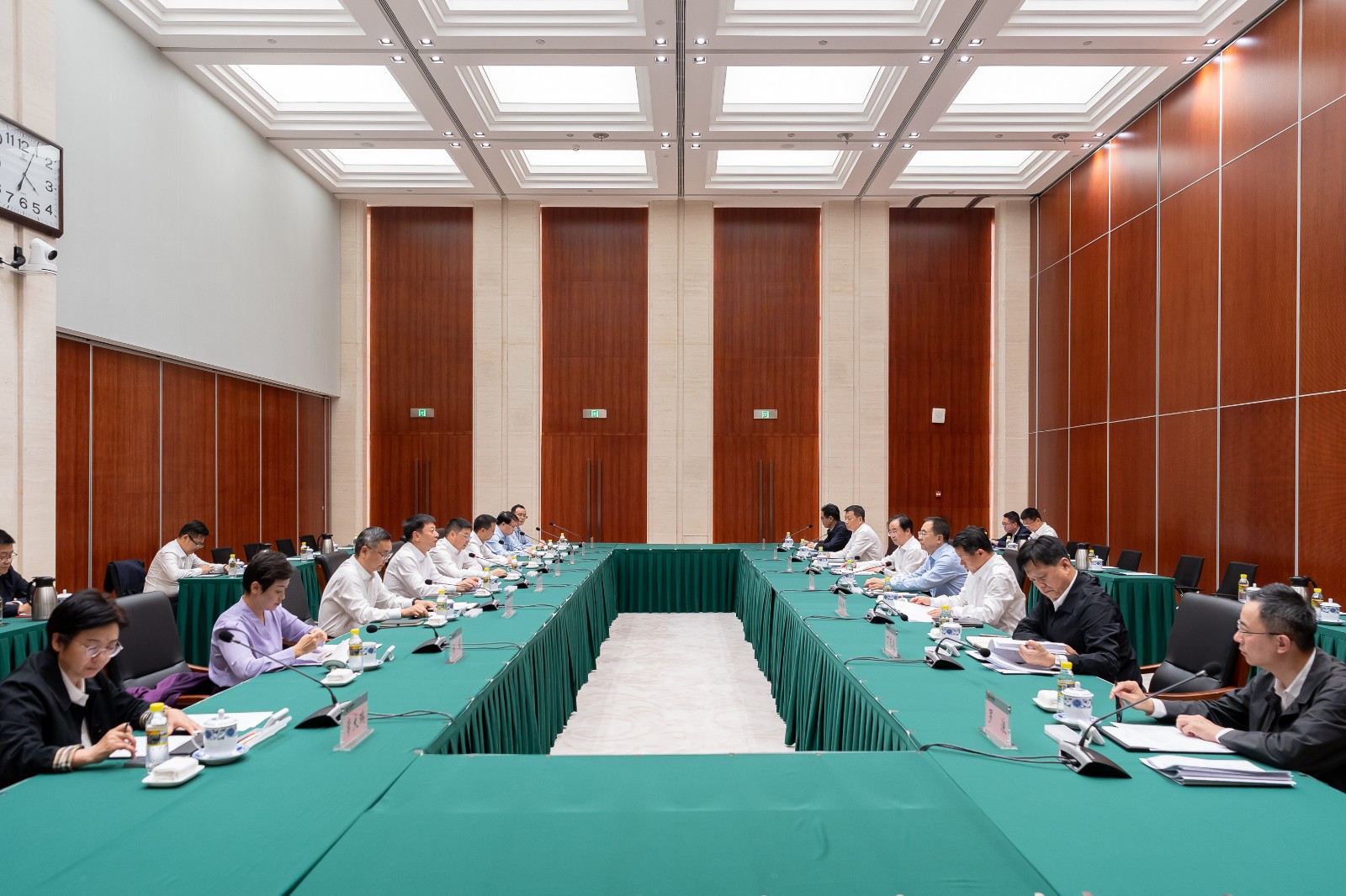 邹磊会见雅安市委书记廖文彬