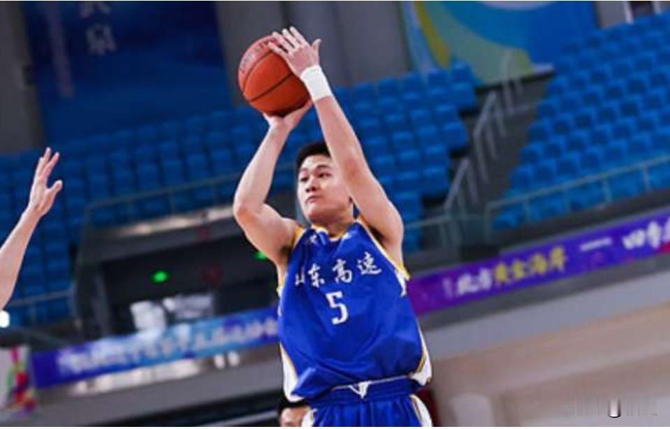 篮球新视角：王证现在转会，利大弊大？U21青年锦标赛赛场之