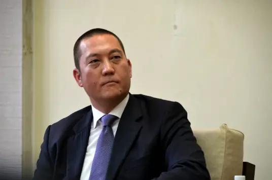 蒋家第四代终于决定要把这两口悬了半个世纪的棺材送回家了。1975年的那口棺材