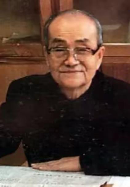 1981年，有人想动手否定毛主席，胡乔木提出不再称“毛主席”，改叫“毛泽东”，但