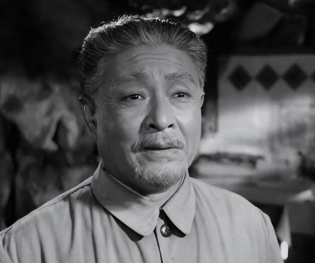 1935年，2名被捕地下党员临行刑前，监狱看守突然说：“我可以救你们出去，但只能