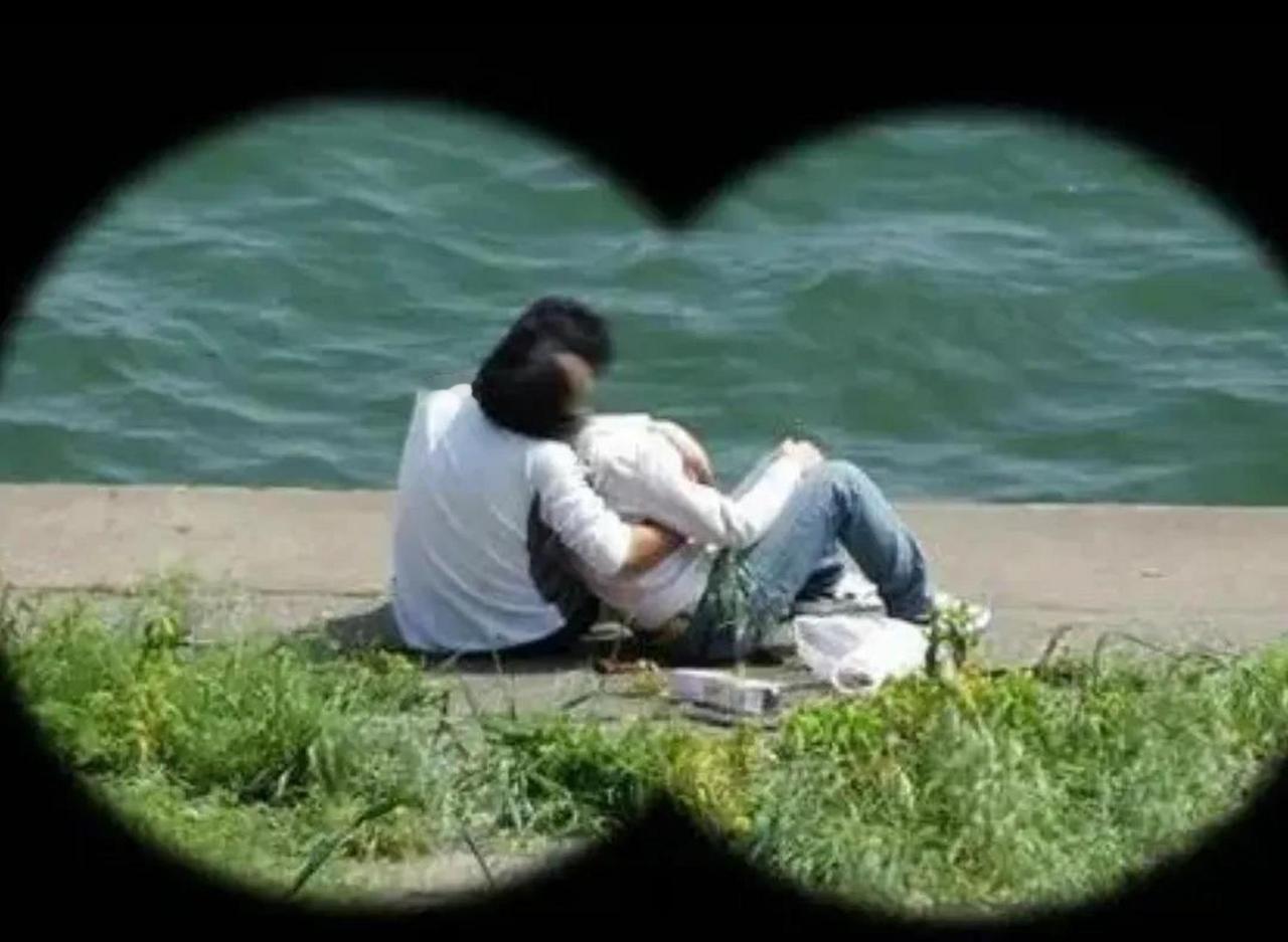 现在的人为什么偷情的那么多?现代人的生活节奏日益加快,在家的时间越来越少。有