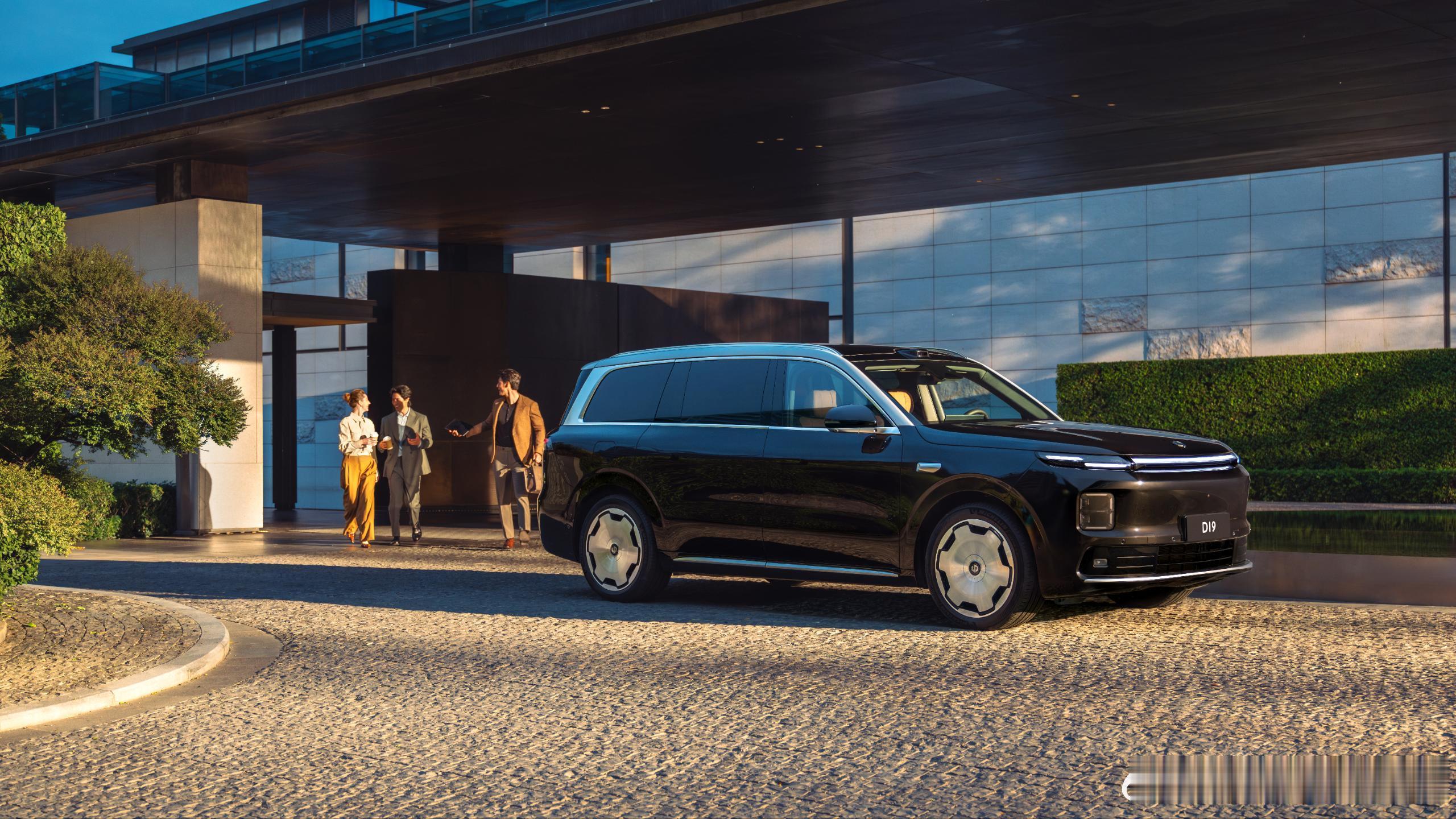 让豪华，变得触手可及让旅途，满载幸福日常零跑D19今晚18:30一起解读更高级