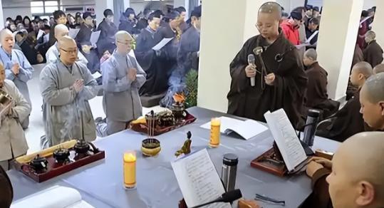 辽宁省有一座寺庙，里边住了100多个尼姑，这里的尼姑们每天只能睡4个小时，吃一顿