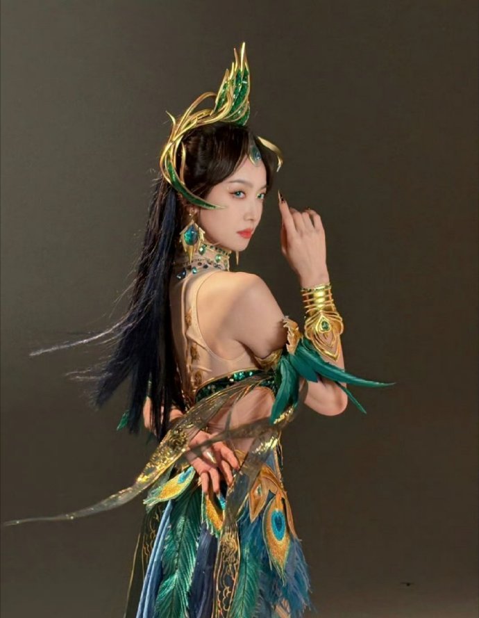 宋茜孔雀女王妆造​​​