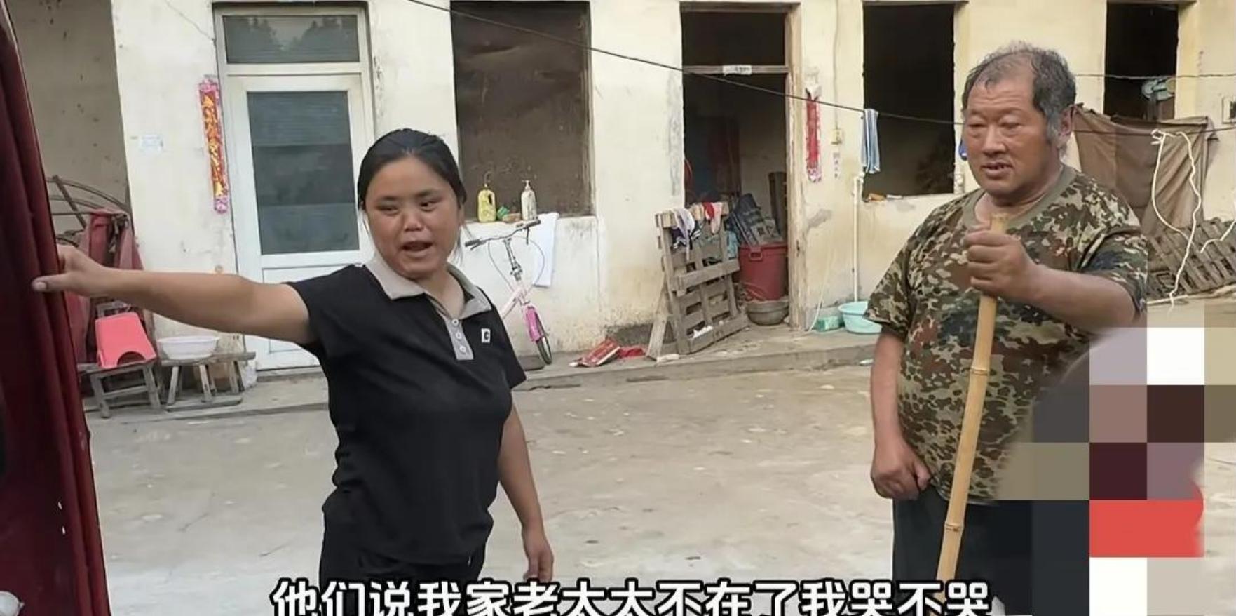 丹丹的婆婆去世了，去世前婆婆摸摸丹丹的手，表达了心疼和感恩。那是一个悲伤