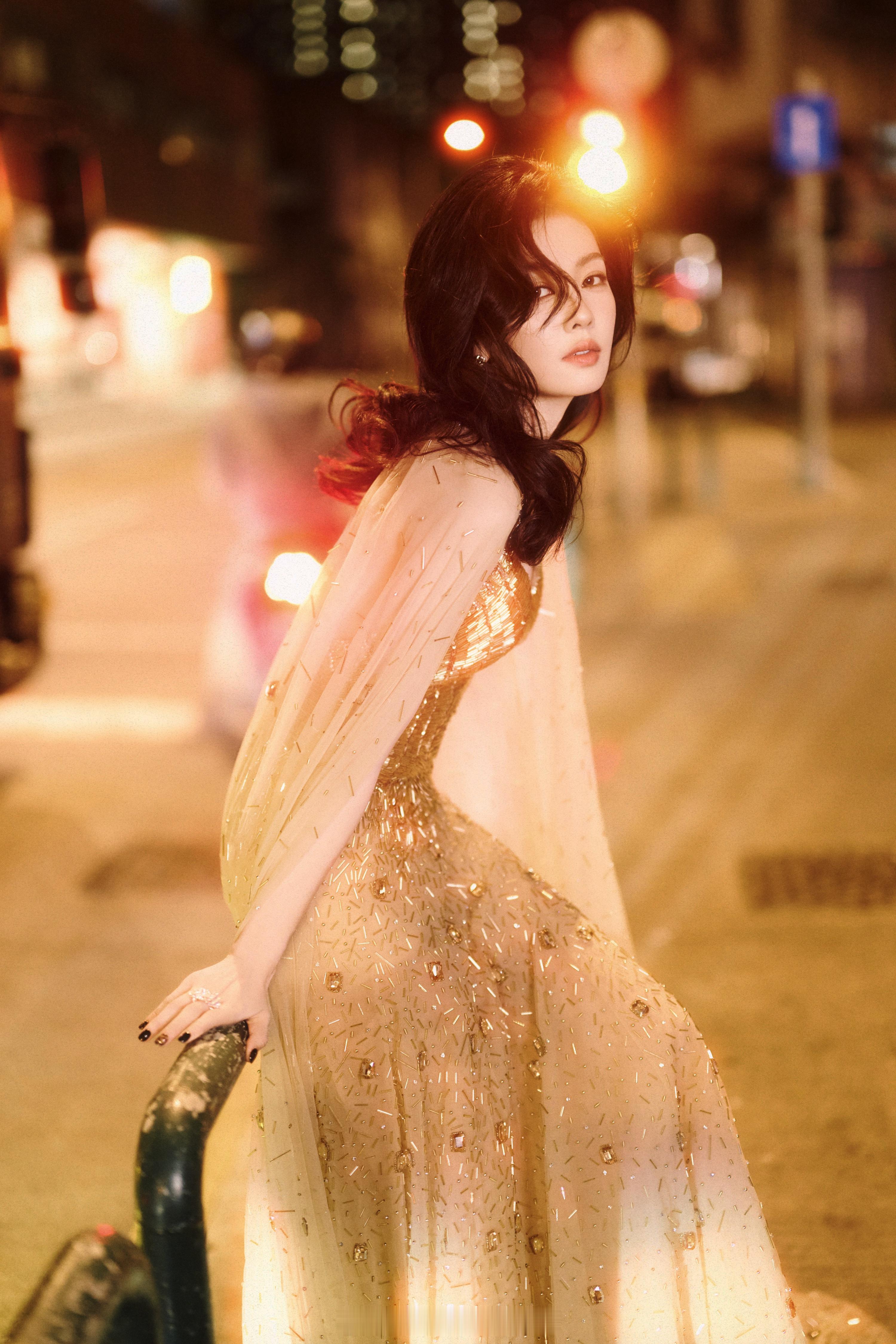 白鹿尖叫之夜第3套造型出来了，尖叫女王来了🌕