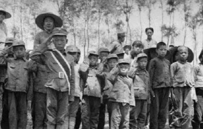 1941年，日军把渊子涯村给包围了，正准备想大开杀戒屠村。但312名村民并想不束