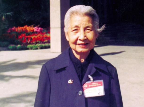 1952年，井冈山一名农民南下寻亲，当他见到广州市委书记曾志时，直呼：“妈，我是