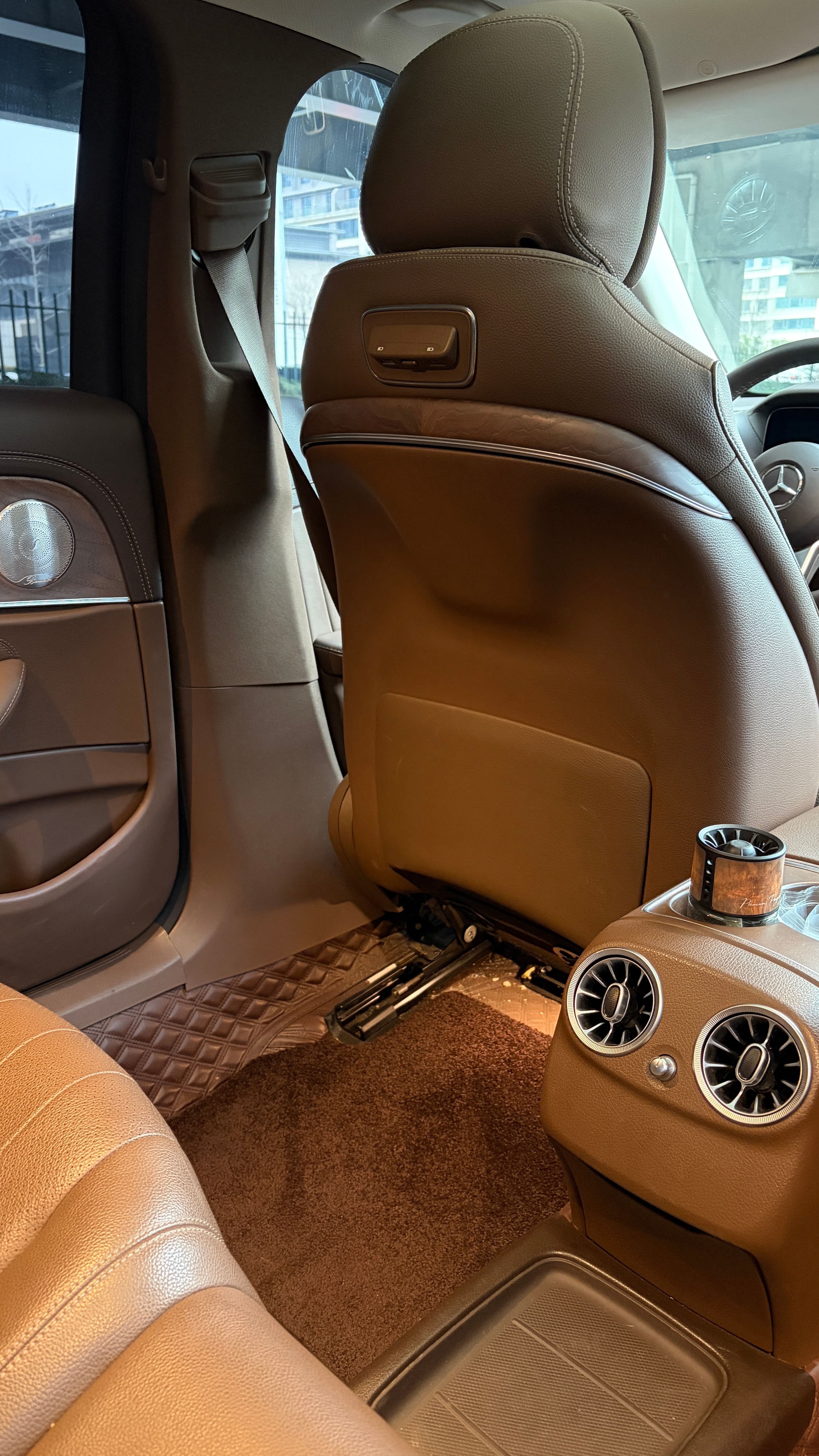 看后面空间确实搞笑谁让我矮呢