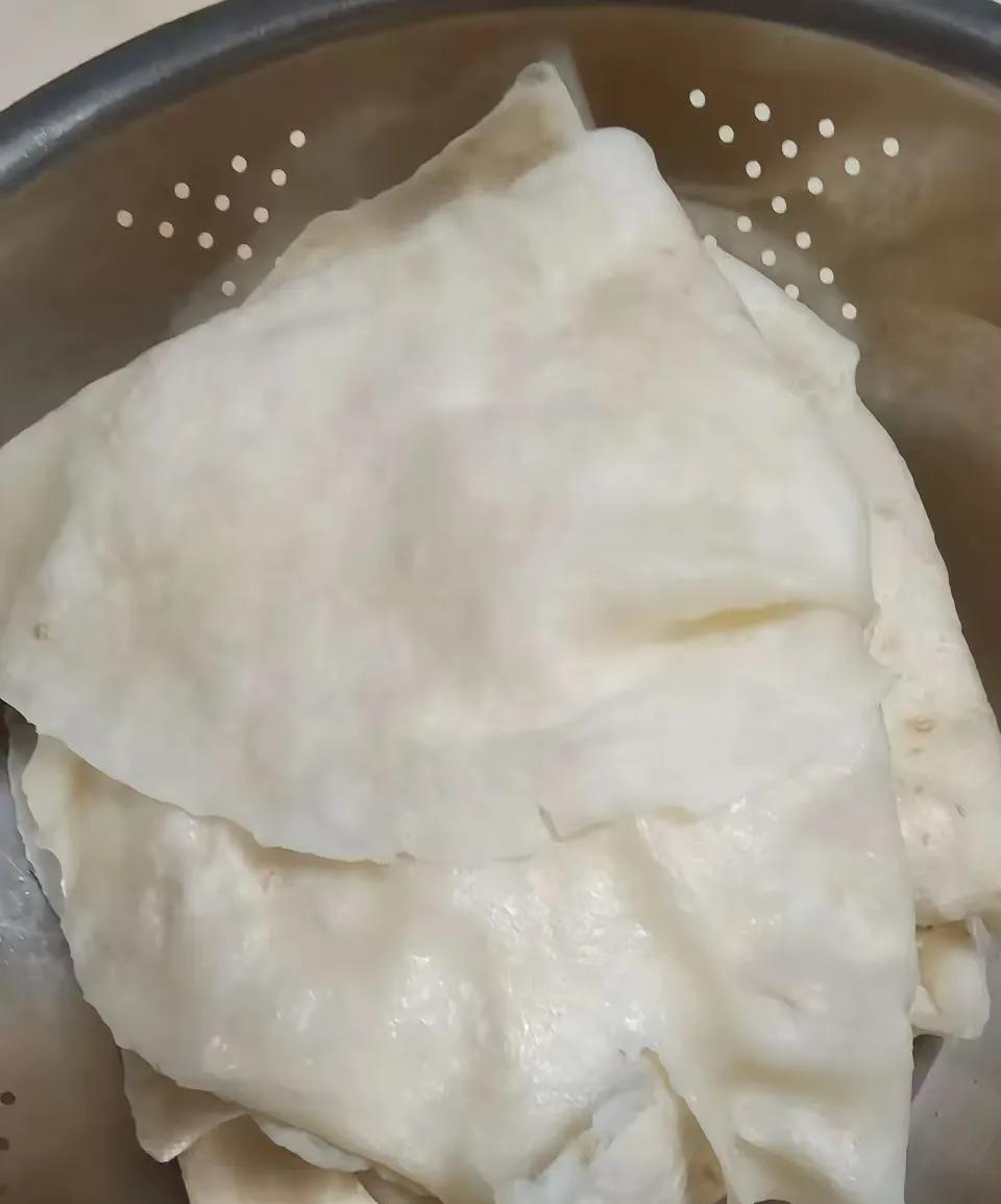 这饭菜，直接被儿子嫌弃没有肉，现在的小孩都挑食，要气死了，白瞎了我们做的菜。我家