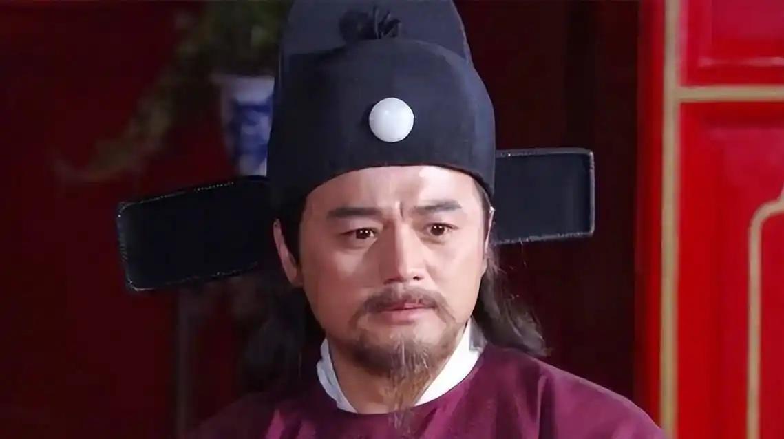 中国历史上真正的"宰相"在明朝彻底消失，此后六百年皇帝一个人撑起所有政务。洪