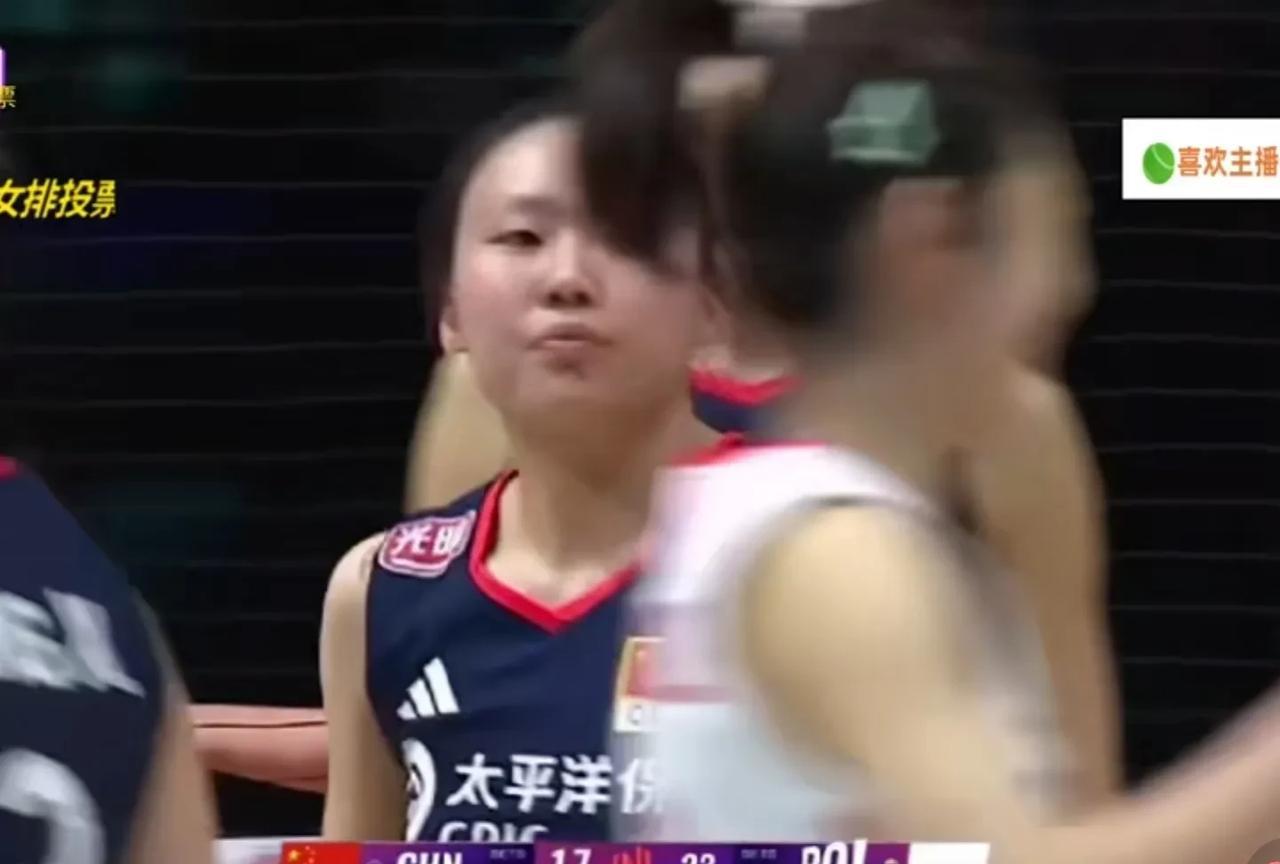 邹佳琪上场敢于发挥，但对手已经打疯了！在世界女排联赛中国女排第二场比赛