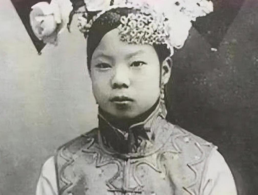 1953年，44岁妇女意识到自己马上就要不行了，临死对清洁工丈夫说：抱歉瞒了你这